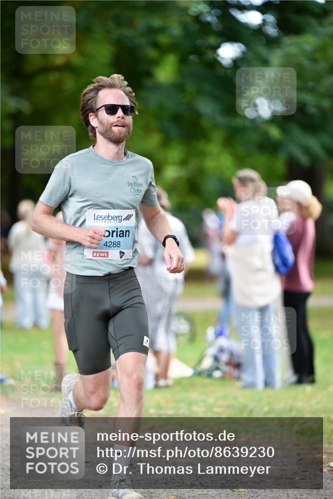 31.08.2025 - 21. Blankeneser Heldenlauf Dr. Thomas Lammeyer http://msf.ph/oto/8639230 31.08.2025 10:55:57 Laufen 4288 meine-sportfotos.de