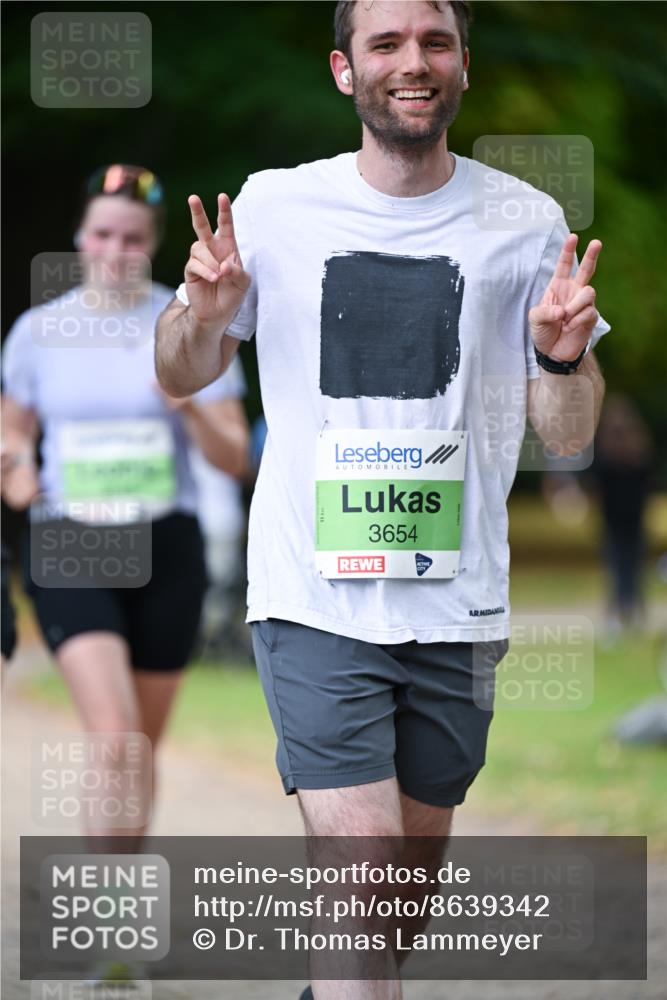 31.08.2025 - 21. Blankeneser Heldenlauf Dr. Thomas Lammeyer http://msf.ph/oto/8639342 31.08.2025 10:56:36 Laufen 3654 meine-sportfotos.de