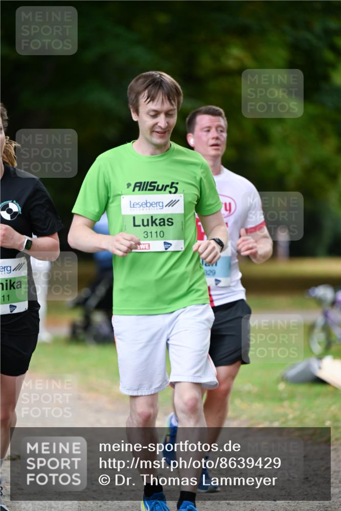 31.08.2025 - 21. Blankeneser Heldenlauf Dr. Thomas Lammeyer http://msf.ph/oto/8639429 31.08.2025 10:56:55 Laufen 11, 5, 3110 meine-sportfotos.de