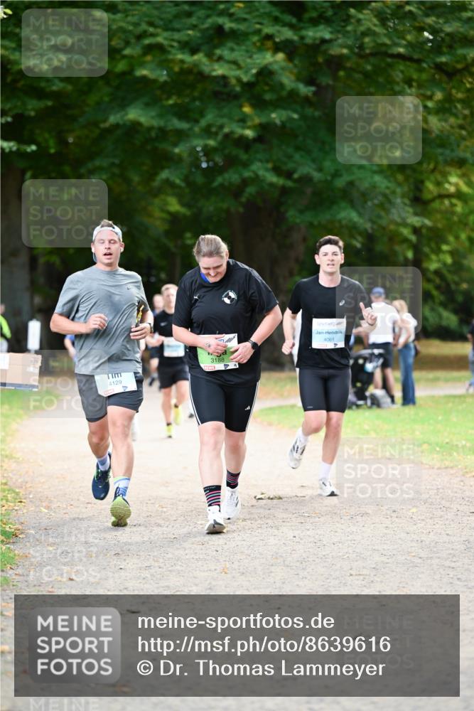 31.08.2025 - 21. Blankeneser Heldenlauf Dr. Thomas Lammeyer http://msf.ph/oto/8639616 31.08.2025 10:57:36 Laufen 4129, 3188, 4061 meine-sportfotos.de