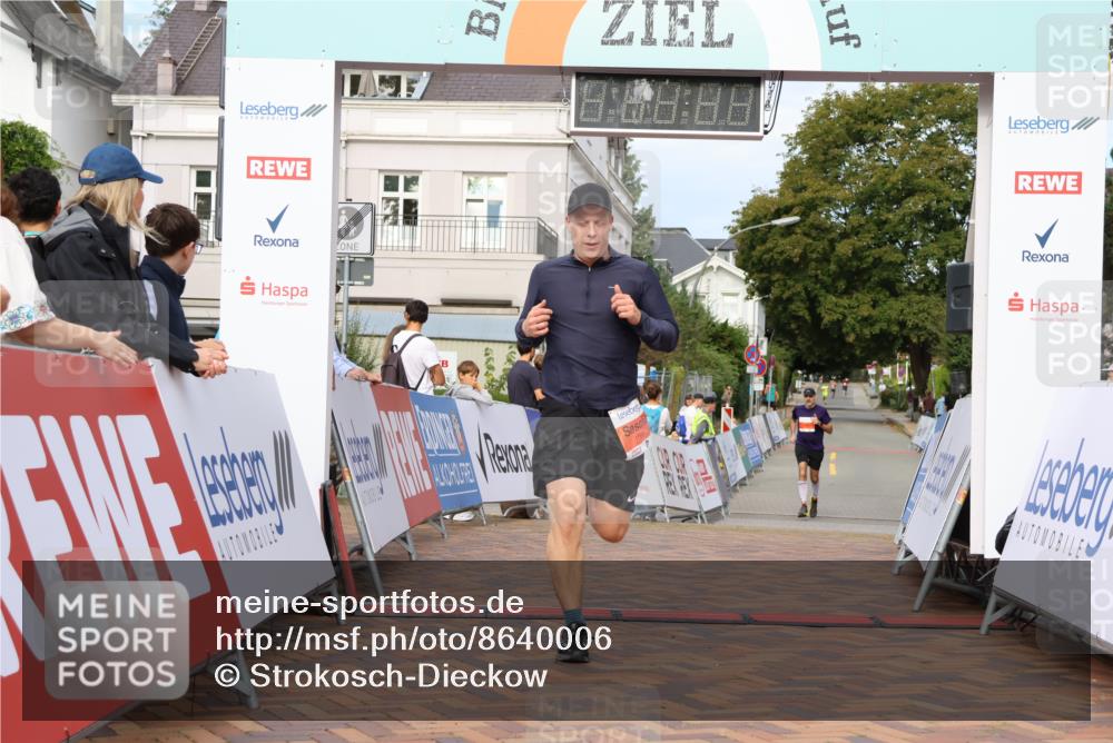 31.08.2025 - 21. Blankeneser Heldenlauf Strokosch-Dieckow http://msf.ph/oto/8640006 31.08.2025 09:45:36 Ziel 1148, 1027 meine-sportfotos.de