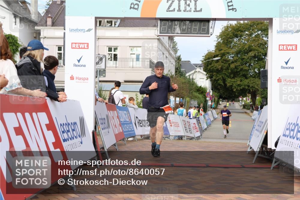 31.08.2025 - 21. Blankeneser Heldenlauf Strokosch-Dieckow http://msf.ph/oto/8640057 31.08.2025 09:45:35 Ziel 1148, 1027 meine-sportfotos.de