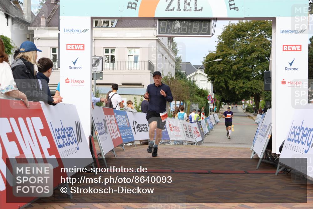 31.08.2025 - 21. Blankeneser Heldenlauf Strokosch-Dieckow http://msf.ph/oto/8640093 31.08.2025 09:45:35 Ziel 1148, 1027 meine-sportfotos.de