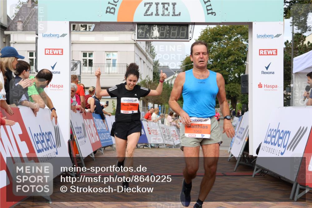 31.08.2025 - 21. Blankeneser Heldenlauf Strokosch-Dieckow http://msf.ph/oto/8640225 31.08.2025 09:41:03 Ziel 1056, 1121, 1137, 1062 meine-sportfotos.de