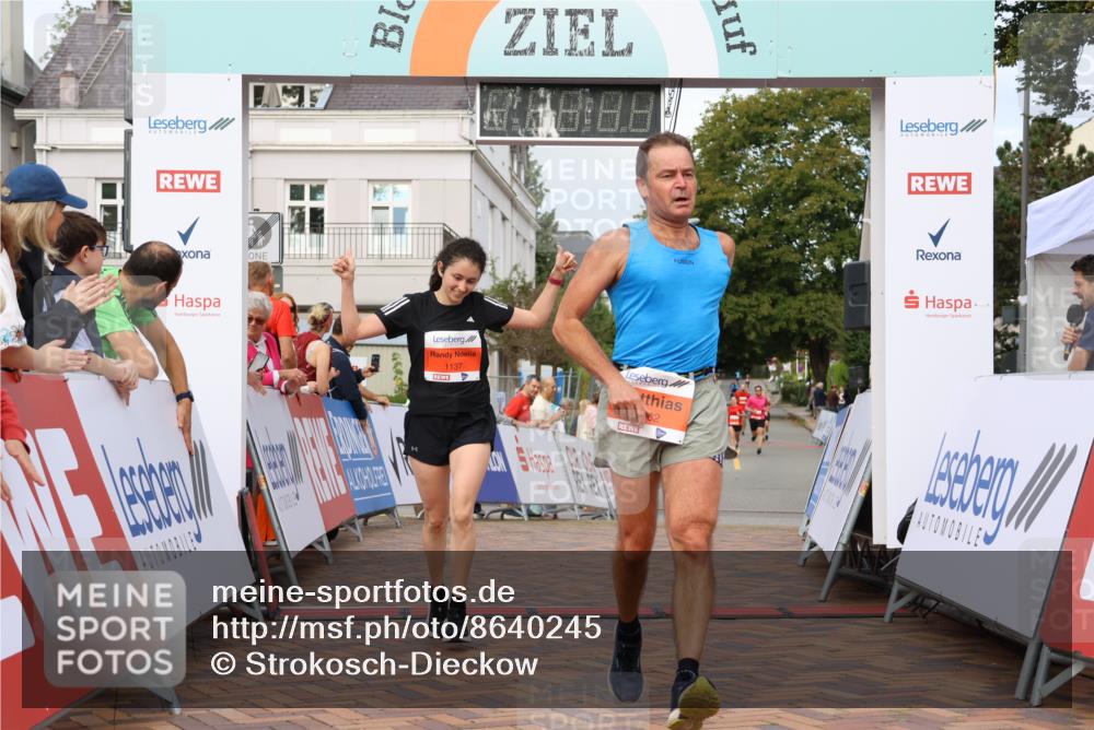 31.08.2025 - 21. Blankeneser Heldenlauf Strokosch-Dieckow http://msf.ph/oto/8640245 31.08.2025 09:41:03 Ziel 1056, 1121, 1137, 1062 meine-sportfotos.de