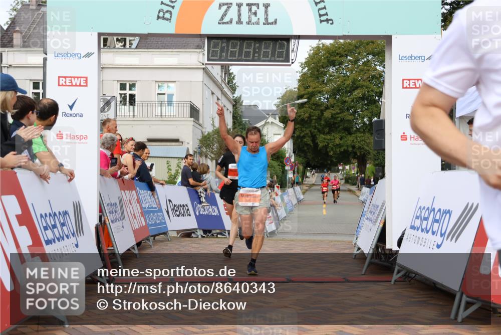 31.08.2025 - 21. Blankeneser Heldenlauf Strokosch-Dieckow http://msf.ph/oto/8640343 31.08.2025 09:41:02 Ziel 1056, 1121, 1137, 1062 meine-sportfotos.de