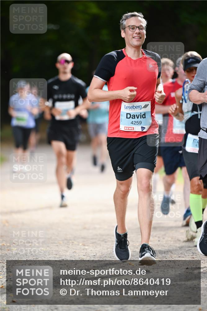 31.08.2025 - 21. Blankeneser Heldenlauf Dr. Thomas Lammeyer http://msf.ph/oto/8640419 31.08.2025 11:00:09 Laufen 8, 4259 meine-sportfotos.de