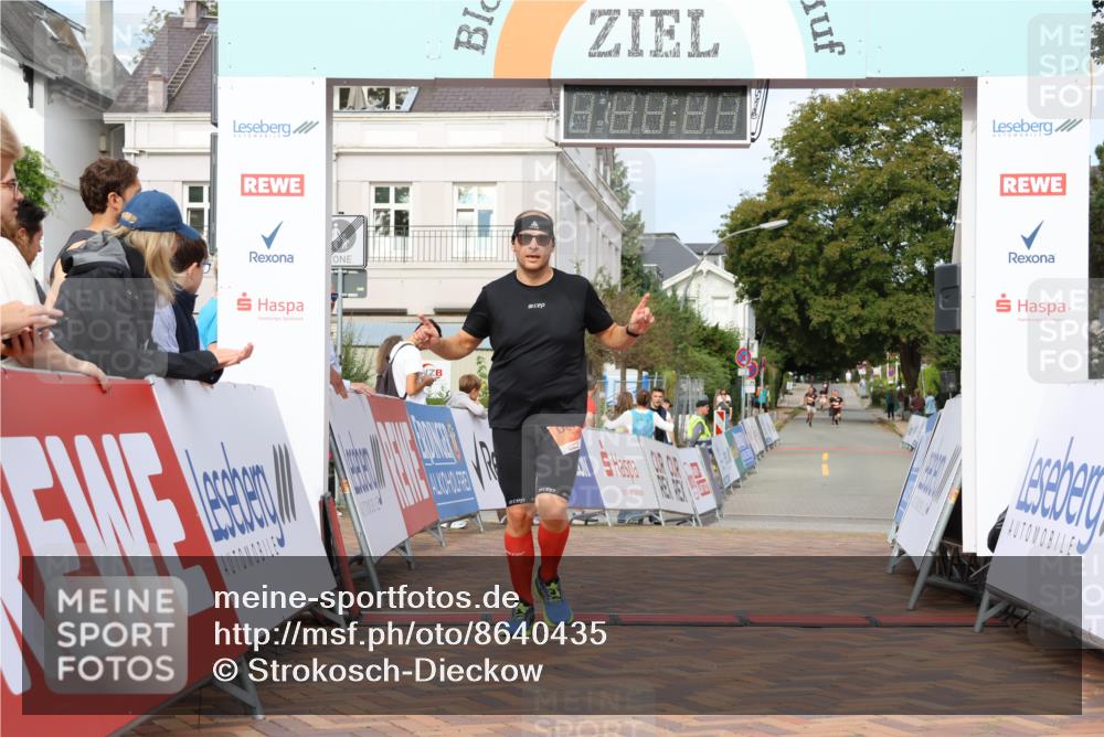 31.08.2025 - 21. Blankeneser Heldenlauf Strokosch-Dieckow http://msf.ph/oto/8640435 31.08.2025 09:44:59 Ziel 1025, 1096 meine-sportfotos.de