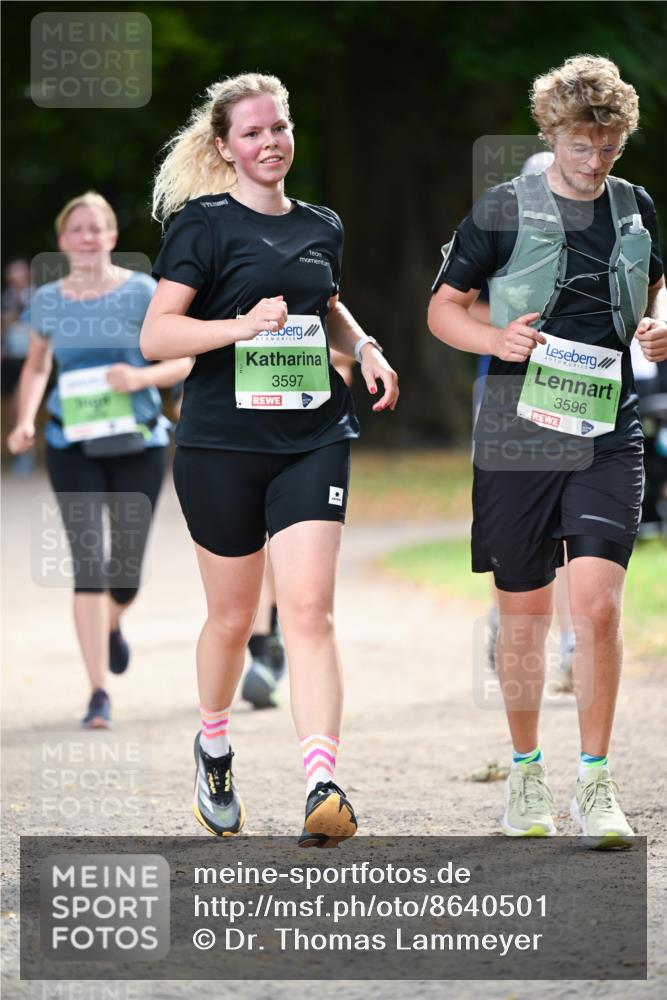 31.08.2025 - 21. Blankeneser Heldenlauf Dr. Thomas Lammeyer http://msf.ph/oto/8640501 31.08.2025 11:00:19 Laufen 3597, 3596 meine-sportfotos.de