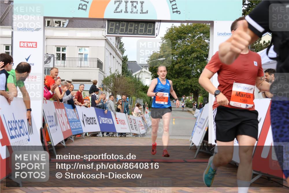 31.08.2025 - 21. Blankeneser Heldenlauf Strokosch-Dieckow http://msf.ph/oto/8640816 31.08.2025 09:40:10 Ziel 1158, 1083, 1008, 1093 meine-sportfotos.de