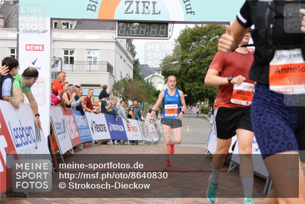 31.08.2025 - 21. Blankeneser Heldenlauf Strokosch-Dieckow http://msf.ph/oto/8640830 31.08.2025 09:40:10 Ziel 1158, 1083, 1008, 1093 meine-sportfotos.de