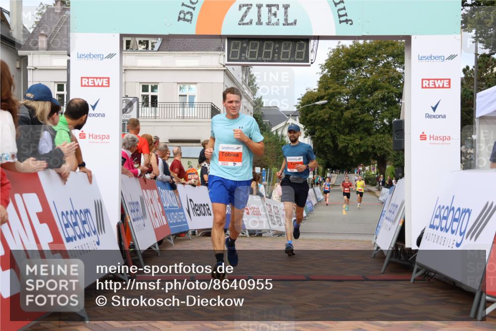 31.08.2025 - 21. Blankeneser Heldenlauf Strokosch-Dieckow http://msf.ph/oto/8640955 31.08.2025 09:39:59 Ziel 1048, 1144, 1152 meine-sportfotos.de