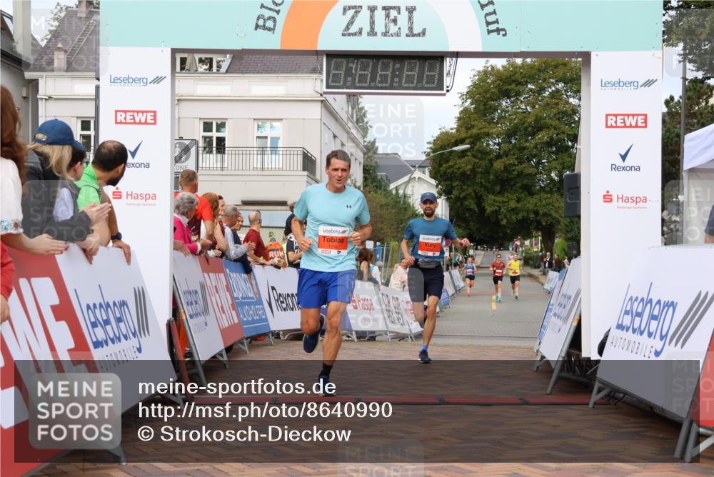 31.08.2025 - 21. Blankeneser Heldenlauf Strokosch-Dieckow http://msf.ph/oto/8640990 31.08.2025 09:39:59 Ziel 1048, 1144, 1152 meine-sportfotos.de
