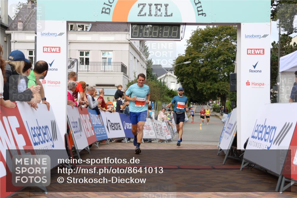 31.08.2025 - 21. Blankeneser Heldenlauf Strokosch-Dieckow http://msf.ph/oto/8641013 31.08.2025 09:39:58 Ziel 1048, 1144, 1152 meine-sportfotos.de