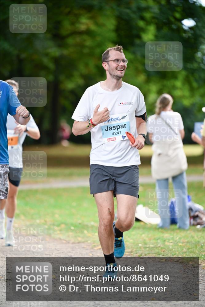 31.08.2025 - 21. Blankeneser Heldenlauf Dr. Thomas Lammeyer http://msf.ph/oto/8641049 31.08.2025 11:02:04 Laufen 4241 meine-sportfotos.de