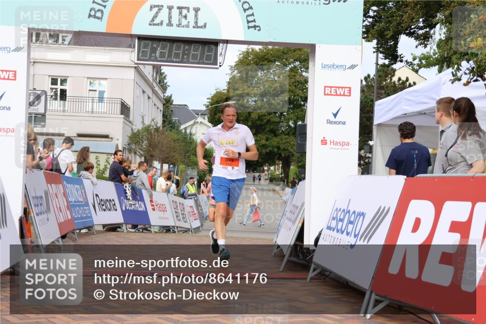 31.08.2025 - 21. Blankeneser Heldenlauf Strokosch-Dieckow http://msf.ph/oto/8641176 31.08.2025 09:43:47 Ziel 1157, 1009 meine-sportfotos.de