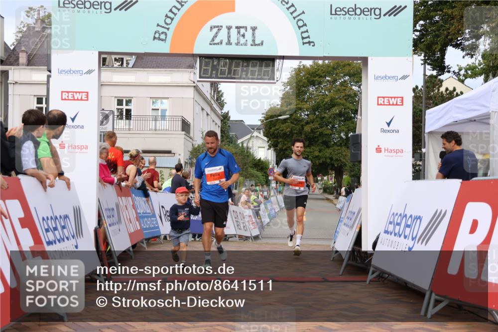 31.08.2025 - 21. Blankeneser Heldenlauf Strokosch-Dieckow http://msf.ph/oto/8641511 31.08.2025 09:39:23 Ziel 1136, 1052, 1047 meine-sportfotos.de