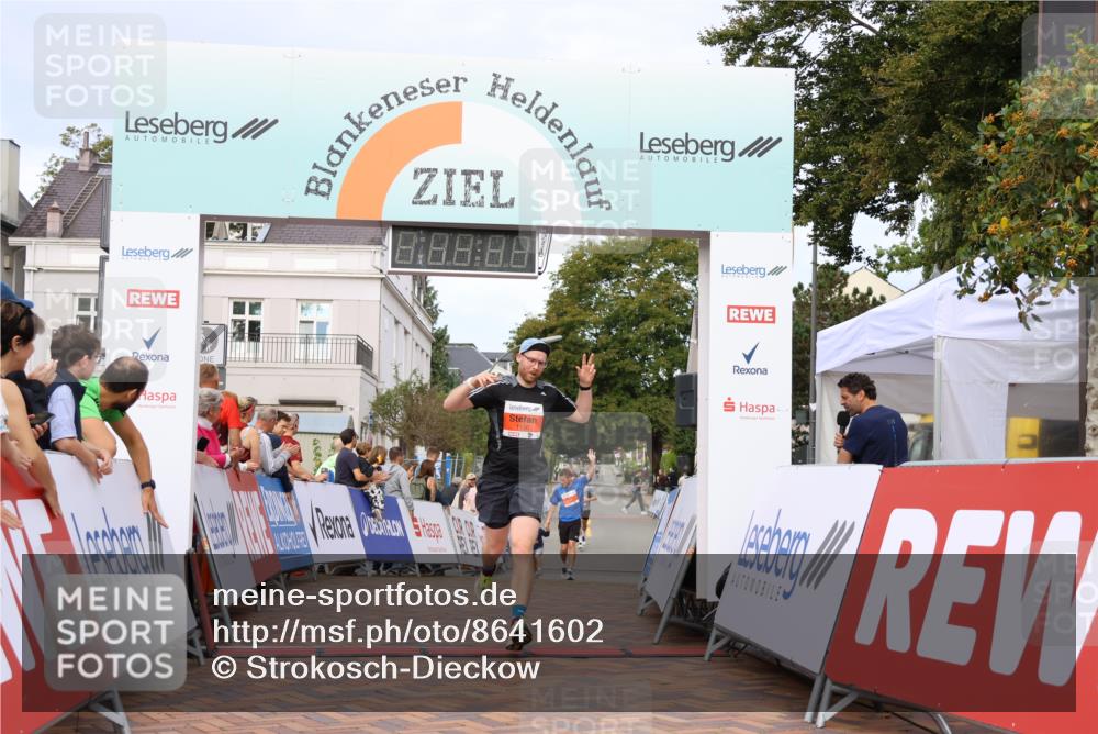 31.08.2025 - 21. Blankeneser Heldenlauf Strokosch-Dieckow http://msf.ph/oto/8641602 31.08.2025 09:39:17 Ziel 1001, 1136 meine-sportfotos.de