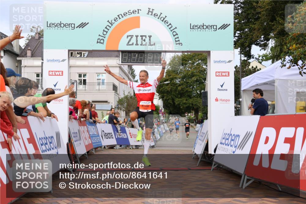 31.08.2025 - 21. Blankeneser Heldenlauf Strokosch-Dieckow http://msf.ph/oto/8641641 31.08.2025 09:39:09 Ziel 1049, 1001 meine-sportfotos.de