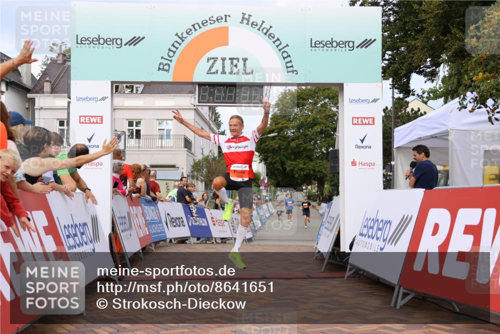 31.08.2025 - 21. Blankeneser Heldenlauf Strokosch-Dieckow http://msf.ph/oto/8641651 31.08.2025 09:39:09 Ziel 1049, 1001 meine-sportfotos.de
