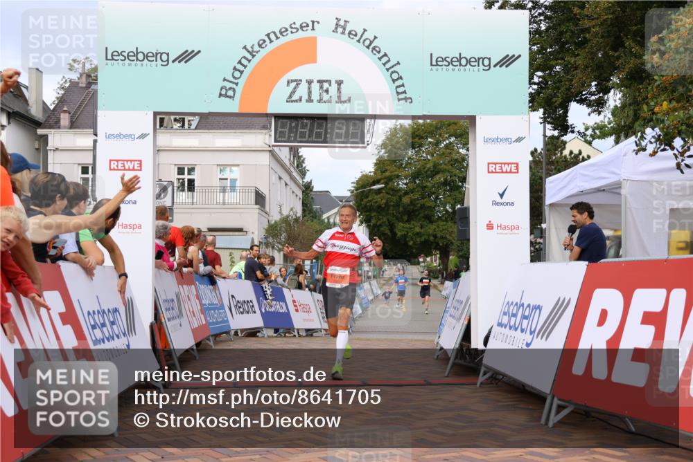 31.08.2025 - 21. Blankeneser Heldenlauf Strokosch-Dieckow http://msf.ph/oto/8641705 31.08.2025 09:39:09 Ziel 1049, 1001 meine-sportfotos.de