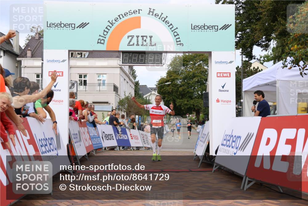 31.08.2025 - 21. Blankeneser Heldenlauf Strokosch-Dieckow http://msf.ph/oto/8641729 31.08.2025 09:39:08 Ziel 1049, 1001 meine-sportfotos.de