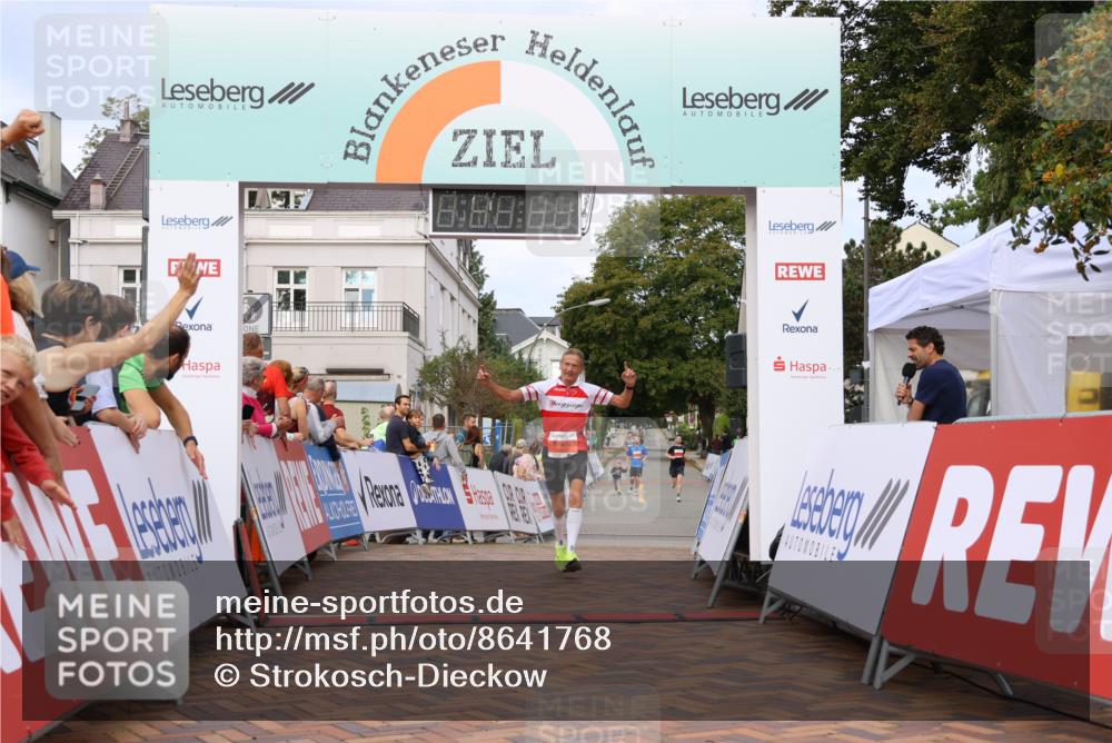31.08.2025 - 21. Blankeneser Heldenlauf Strokosch-Dieckow http://msf.ph/oto/8641768 31.08.2025 09:39:08 Ziel 1049, 1001 meine-sportfotos.de