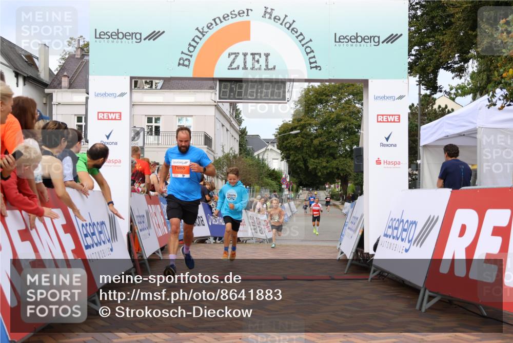 31.08.2025 - 21. Blankeneser Heldenlauf Strokosch-Dieckow http://msf.ph/oto/8641883 31.08.2025 09:39:02 Ziel 1143, 1049 meine-sportfotos.de