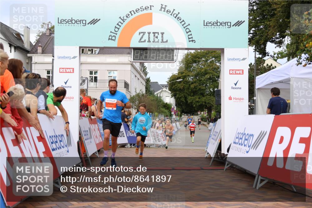 31.08.2025 - 21. Blankeneser Heldenlauf Strokosch-Dieckow http://msf.ph/oto/8641897 31.08.2025 09:39:02 Ziel 1143, 1049 meine-sportfotos.de