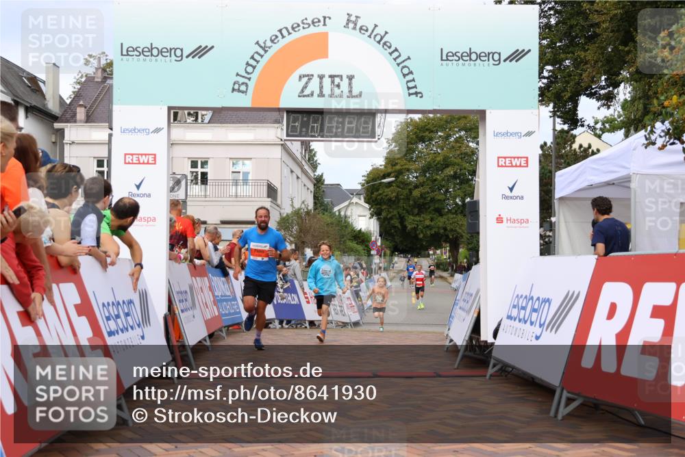 31.08.2025 - 21. Blankeneser Heldenlauf Strokosch-Dieckow http://msf.ph/oto/8641930 31.08.2025 09:39:02 Ziel 1143, 1049 meine-sportfotos.de