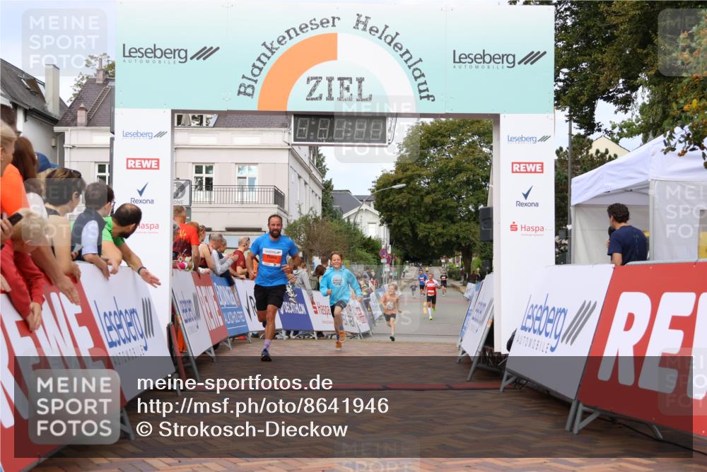 31.08.2025 - 21. Blankeneser Heldenlauf Strokosch-Dieckow http://msf.ph/oto/8641946 31.08.2025 09:39:01 Ziel 1143, 1049 meine-sportfotos.de