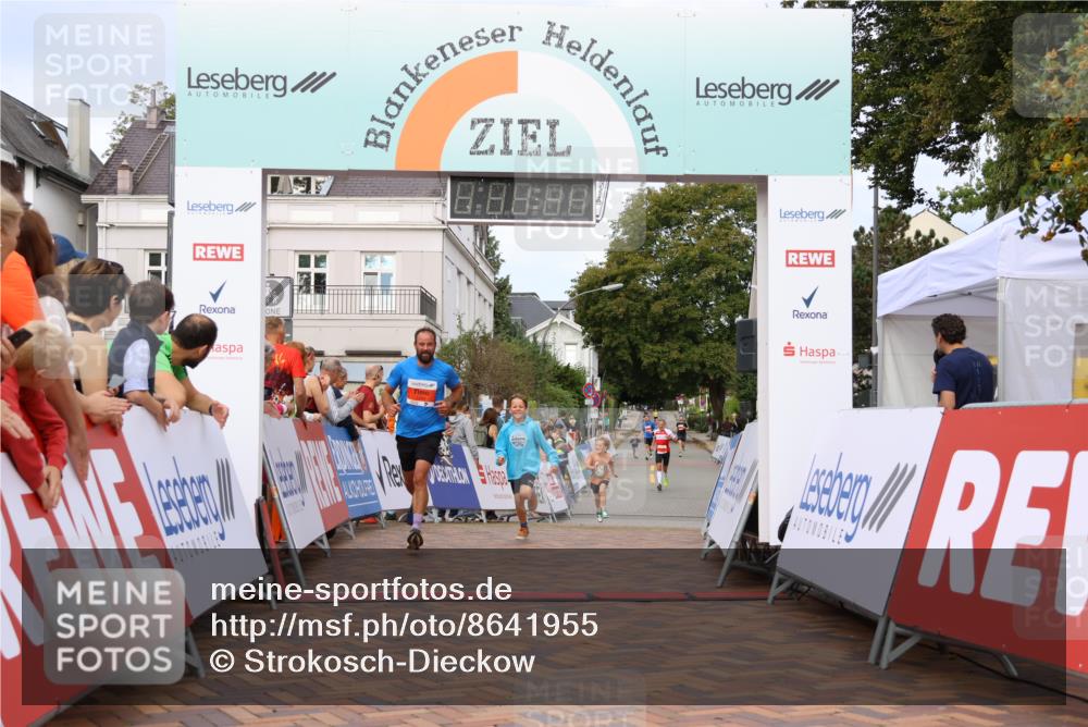 31.08.2025 - 21. Blankeneser Heldenlauf Strokosch-Dieckow http://msf.ph/oto/8641955 31.08.2025 09:39:01 Ziel 1143, 1049 meine-sportfotos.de