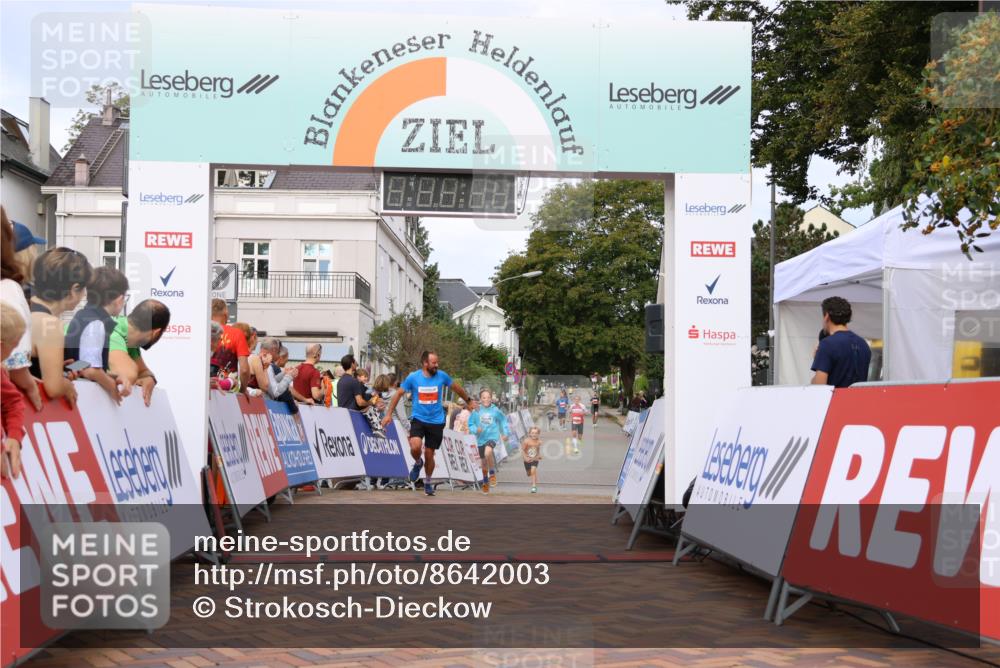 31.08.2025 - 21. Blankeneser Heldenlauf Strokosch-Dieckow http://msf.ph/oto/8642003 31.08.2025 09:39:00 Ziel 1143, 1049 meine-sportfotos.de