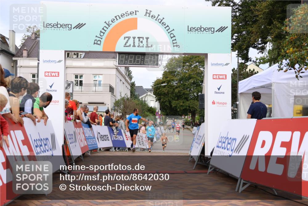 31.08.2025 - 21. Blankeneser Heldenlauf Strokosch-Dieckow http://msf.ph/oto/8642030 31.08.2025 09:39:00 Ziel 1143, 1049 meine-sportfotos.de