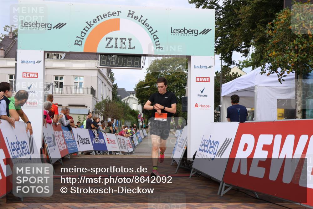 31.08.2025 - 21. Blankeneser Heldenlauf Strokosch-Dieckow http://msf.ph/oto/8642092 31.08.2025 09:38:36 Ziel 1085, 1084, 1174 meine-sportfotos.de