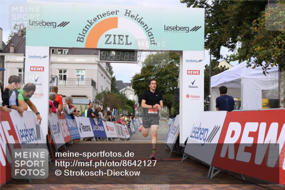 31.08.2025 - 21. Blankeneser Heldenlauf Strokosch-Dieckow http://msf.ph/oto/8642127 31.08.2025 09:38:36 Ziel 1085, 1084, 1174 meine-sportfotos.de
