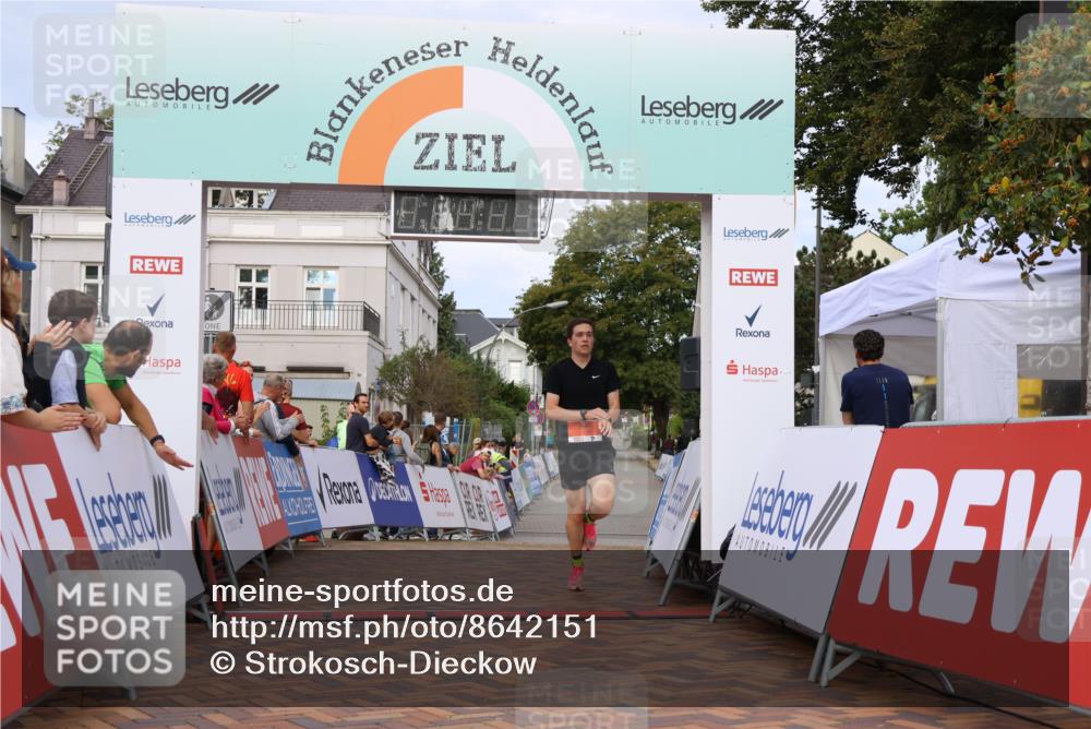 31.08.2025 - 21. Blankeneser Heldenlauf Strokosch-Dieckow http://msf.ph/oto/8642151 31.08.2025 09:38:36 Ziel 1085, 1084, 1174 meine-sportfotos.de