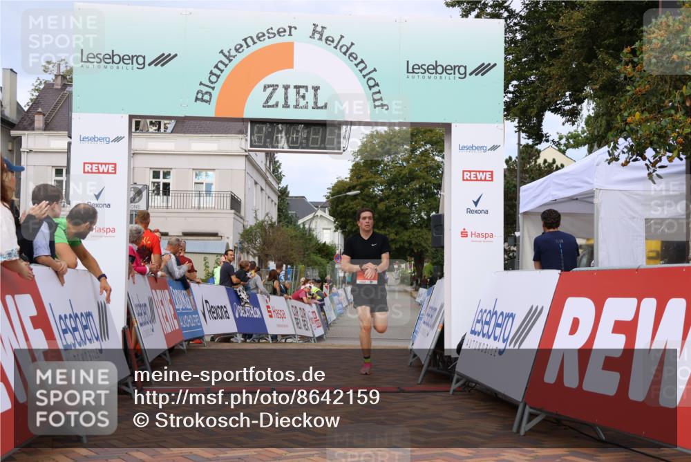 31.08.2025 - 21. Blankeneser Heldenlauf Strokosch-Dieckow http://msf.ph/oto/8642159 31.08.2025 09:38:36 Ziel 1085, 1084, 1174 meine-sportfotos.de