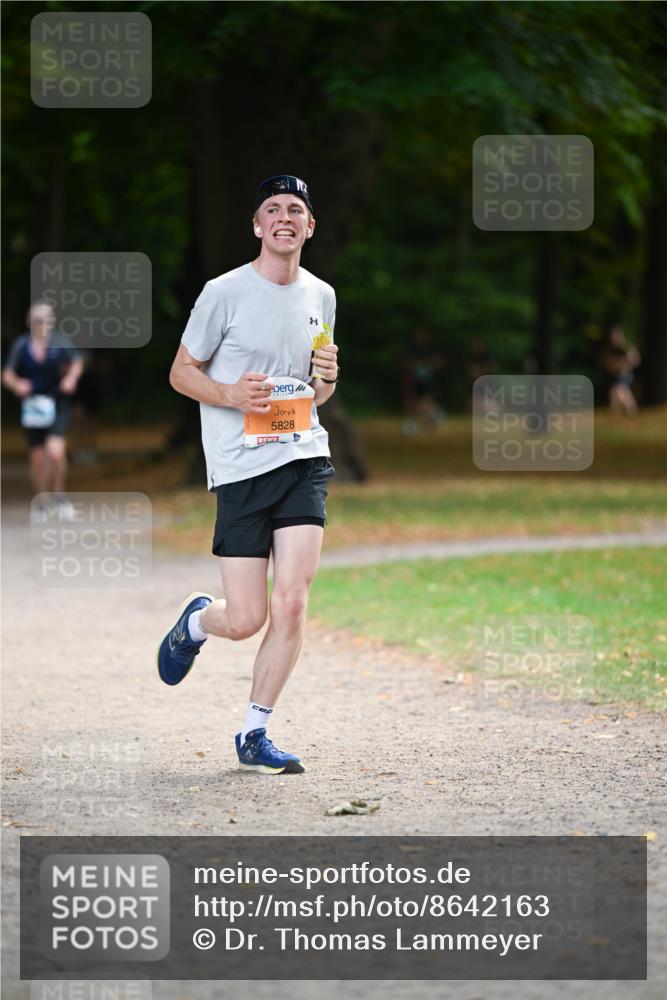 31.08.2025 - 21. Blankeneser Heldenlauf Dr. Thomas Lammeyer http://msf.ph/oto/8642163 31.08.2025 11:05:47 Laufen 5828 meine-sportfotos.de