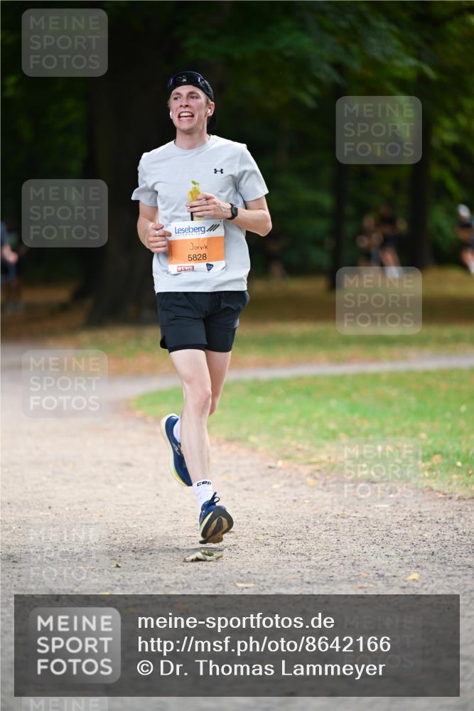 31.08.2025 - 21. Blankeneser Heldenlauf Dr. Thomas Lammeyer http://msf.ph/oto/8642166 31.08.2025 11:05:47 Laufen 5828 meine-sportfotos.de