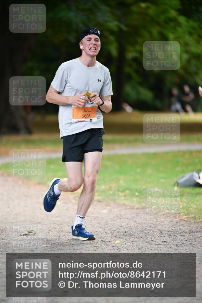 31.08.2025 - 21. Blankeneser Heldenlauf Dr. Thomas Lammeyer http://msf.ph/oto/8642171 31.08.2025 11:05:48 Laufen 5828 meine-sportfotos.de
