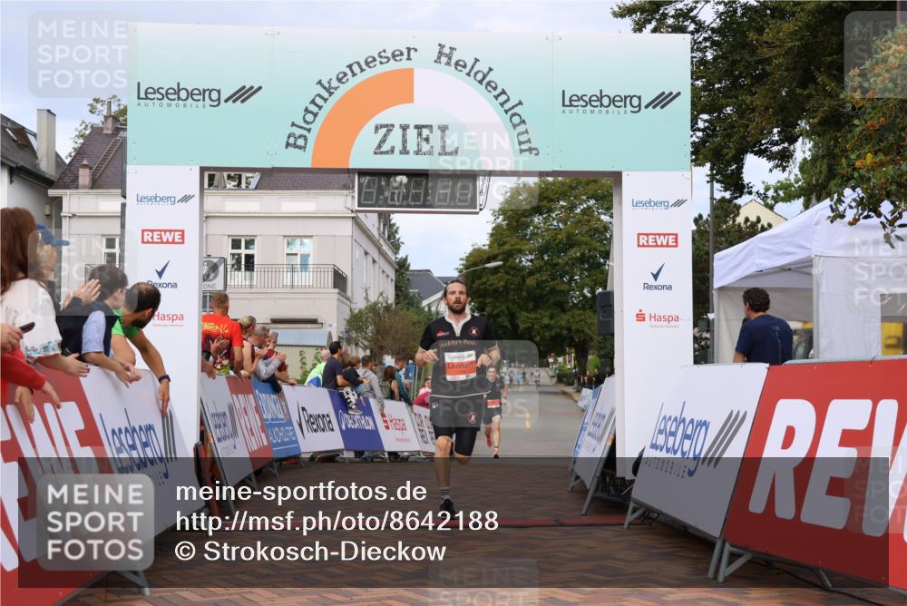 31.08.2025 - 21. Blankeneser Heldenlauf Strokosch-Dieckow http://msf.ph/oto/8642188 31.08.2025 09:38:34 Ziel 1085, 1084, 1174 meine-sportfotos.de