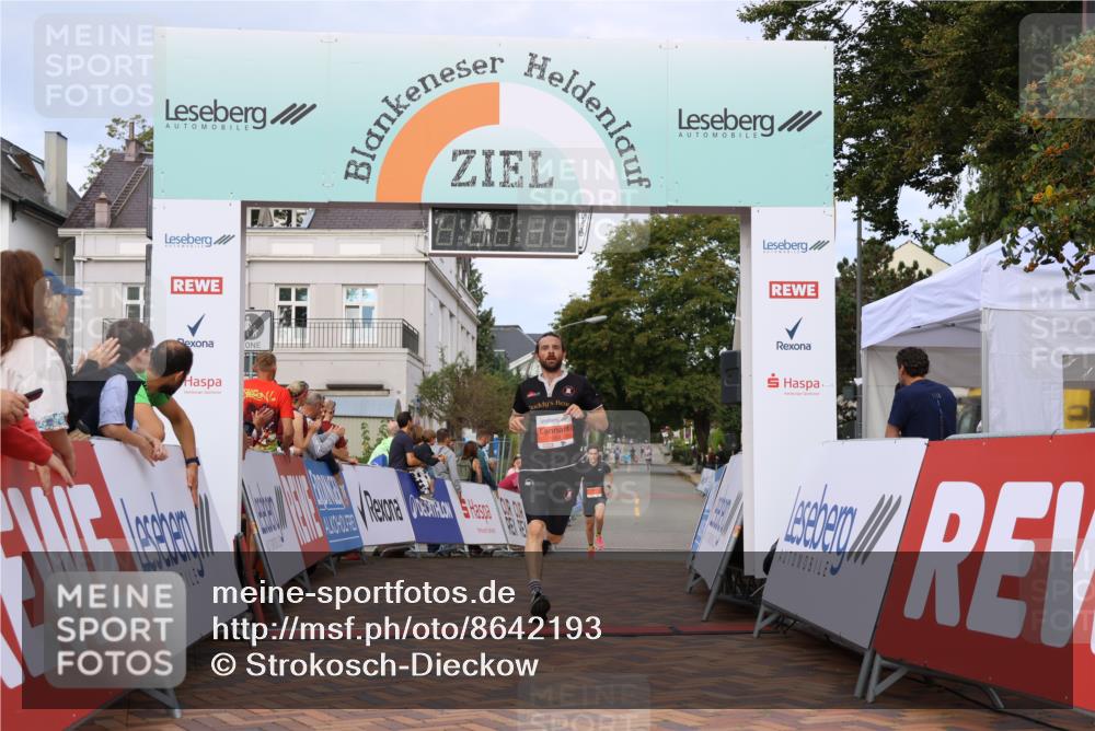 31.08.2025 - 21. Blankeneser Heldenlauf Strokosch-Dieckow http://msf.ph/oto/8642193 31.08.2025 09:38:33 Ziel 1085, 1084, 1174 meine-sportfotos.de