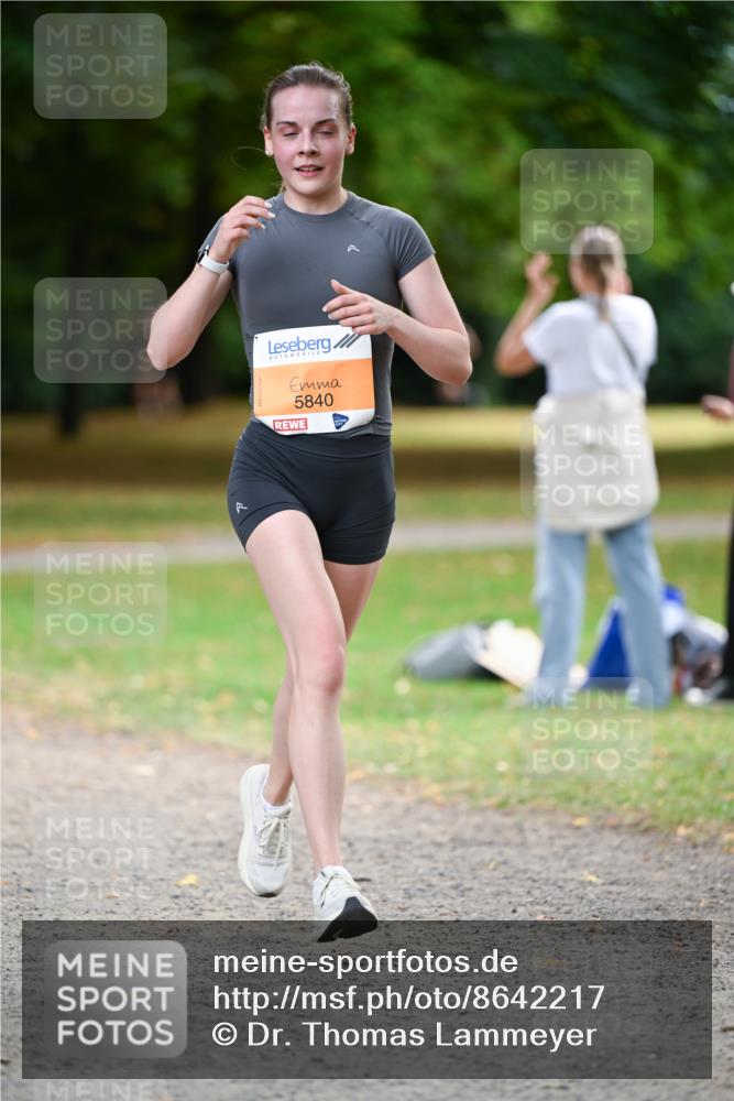 31.08.2025 - 21. Blankeneser Heldenlauf Dr. Thomas Lammeyer http://msf.ph/oto/8642217 31.08.2025 11:06:01 Laufen 5840 meine-sportfotos.de