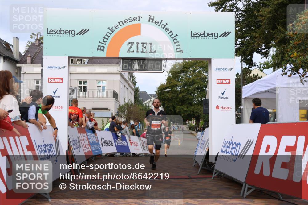 31.08.2025 - 21. Blankeneser Heldenlauf Strokosch-Dieckow http://msf.ph/oto/8642219 31.08.2025 09:38:33 Ziel 1085, 1084, 1174 meine-sportfotos.de