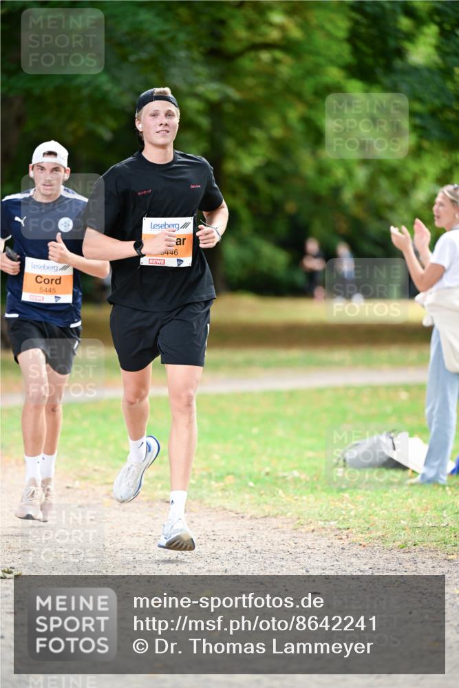 31.08.2025 - 21. Blankeneser Heldenlauf Dr. Thomas Lammeyer http://msf.ph/oto/8642241 31.08.2025 11:06:09 Laufen 5445, 446 meine-sportfotos.de