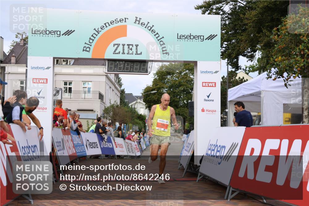31.08.2025 - 21. Blankeneser Heldenlauf Strokosch-Dieckow http://msf.ph/oto/8642246 31.08.2025 09:38:31 Ziel 1085, 1084 meine-sportfotos.de