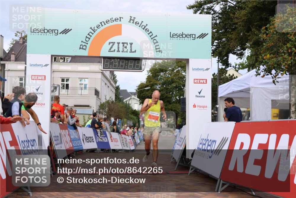 31.08.2025 - 21. Blankeneser Heldenlauf Strokosch-Dieckow http://msf.ph/oto/8642265 31.08.2025 09:38:31 Ziel 1085, 1084 meine-sportfotos.de