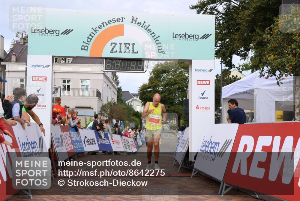 31.08.2025 - 21. Blankeneser Heldenlauf Strokosch-Dieckow http://msf.ph/oto/8642275 31.08.2025 09:38:31 Ziel 1085, 1084 meine-sportfotos.de