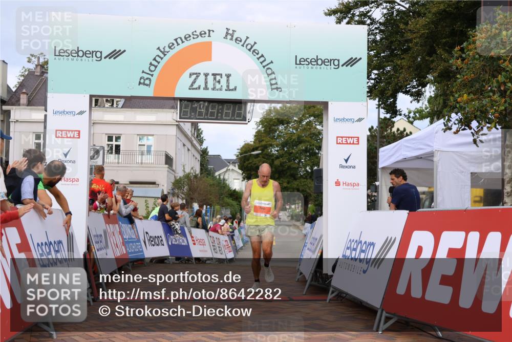 31.08.2025 - 21. Blankeneser Heldenlauf Strokosch-Dieckow http://msf.ph/oto/8642282 31.08.2025 09:38:31 Ziel 1085, 1084 meine-sportfotos.de